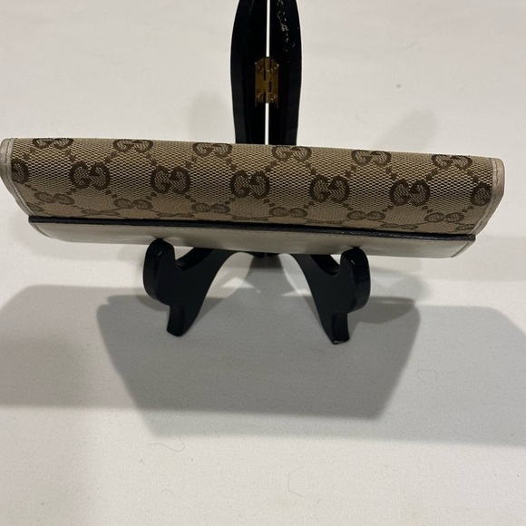 Gucci Cream Monogram Wallet with Heart Clasp - Picture 7 of 15